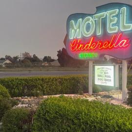 Cinderella Motel, viešbutis mieste Holisteris