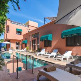 Yanis Guest House