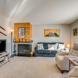 7 Mi to Ski Resort: Dillon Condo w/ Mtn Views
