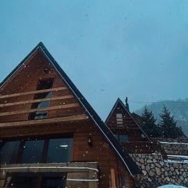 Villat Loni, hotel in Peje