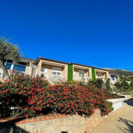 Essos Villas, hotel a Dhërmi