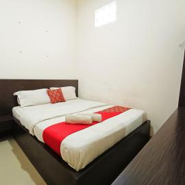 Yutaka Inn Aurila Dinoyo، فندق في Karangjepun