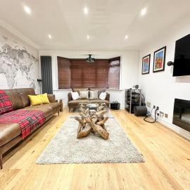 Tranquil Retreat Spacious 4-Bedroom Family Home, hotel a Moortown