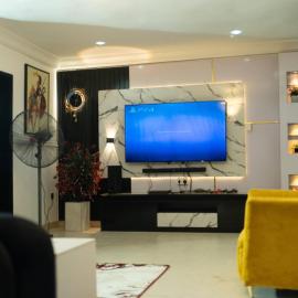 3 Bedroom Luxury Apartment with Pool -24Hrs Power -PS4, hotel em Lagos