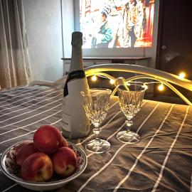 Cosy Spacious Private Room with Ensuite Bath Near LRT Station