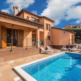 Villa Marina with pool, BBQ & parking near Poreč