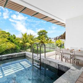 Vesper Beach - Luxury Beachfront Apartment, hotel in Rivière Noire