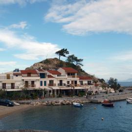 Sylvia's House - a unique waterfront location, hotel in Kokkari