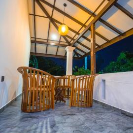 Sri Villa, hotelli kohteessa Dodanduwa