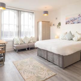Host & Stay - Harbour Lights