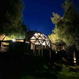 Cabaña Domo Bosque Escondido, hotel di Recinto