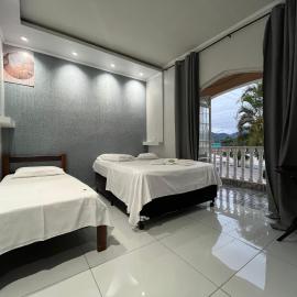 Hotel Lima، فندق في Barra do Turvo
