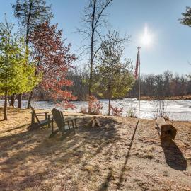 Nature Lover's Paradise: Elk River Cabin, хотел в Elk River