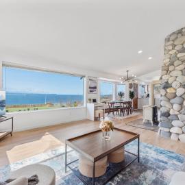 Family home at Whidbey Island Cliffside Escape and Ocean Views, hotel in Coupeville