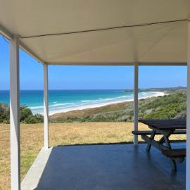 Wharekapua Beach House, hotel in Ngataki