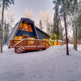 Studio Steps to Kenai River w/ Fire Pit!, Hotel in Sterling