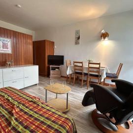 Studio confort 4 pers. à 50m des pistes, Wifi, animaux admis - FR-1-525-291, hotel in Superdevoluy
