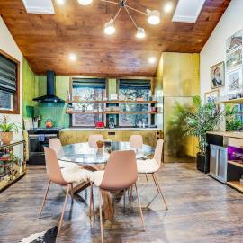 Artsy Retreat - Woodstove Grill and Patio