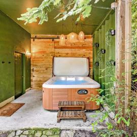 Charming 3BR with Hot Tub Balcony & Wood Stove