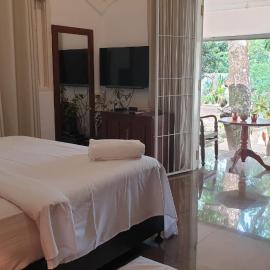Pebblebrook, hotel a Horana