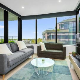 The Atrium - Resort-Style Glen Waverley Stay with Parking