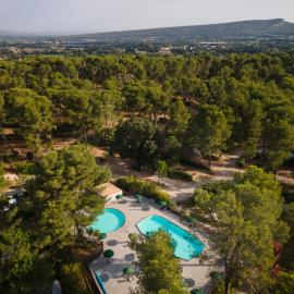 Huttopia Fontvieille, hotel a Fontvieille