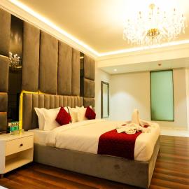 Hotel Adsan Heights、Gajraulaのホテル