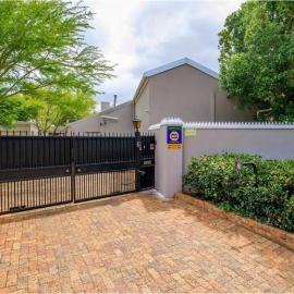 Cozy Cottage in Constantia