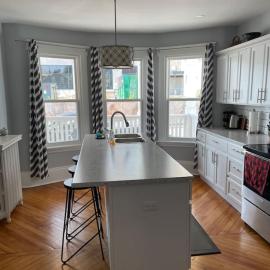 86A King Bed 2bd 3bt on Queen St. Downtown, hotel v destinaci Charlottetown