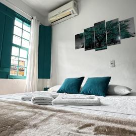 Suites & Hostel Manjericão, хотел в Парати