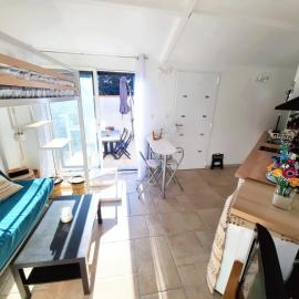 Maisonnette/Tiny House - Jardin privé, hotel u gradu Castanet-Tolosan