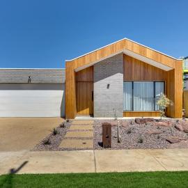 Modern beach house 4 bedroom-12 Sleep