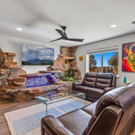 Decorated for the Holidays! 2BDR Home in Downtown Flagstaff