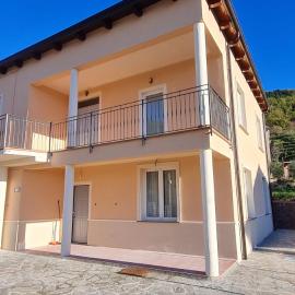 Wayne's house, a short walk to the waterfalls, hotel a Bagnone