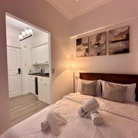 Studio Two Condominium - Alabang, BLK - Northgate Cyberzone, Filinvest City, Alabang - Netflix-ready Fiber Wi-Fi, Hotel in Manila