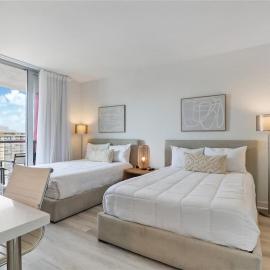 Amazing Studio with Balcony & Pool, hotel in Hallandale Beach