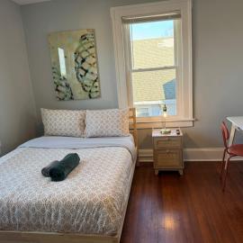 private room in middletown 4 minute to wesleyan univ, hotel a Middletown