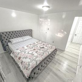 Private Room Near Airport D5, hotel en Brampton