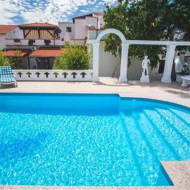 Beautiful Apartment In Kampor With Sauna