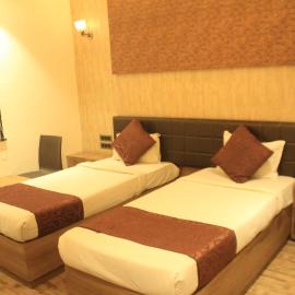 Hotel Sahyadri, hotel in Achād