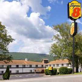 Super 8 by Wyndham Burnham/Lewistown, hotel em Burnham