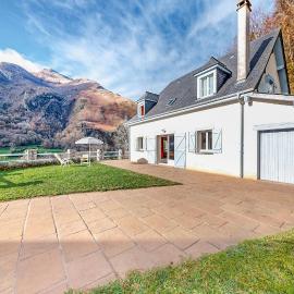 2 Bedroom Gorgeous Home In Louvie-Soubiron, hotel in Louvie-Soubiron
