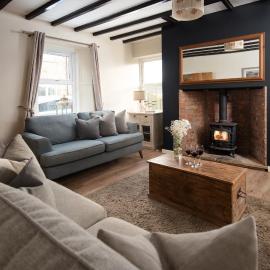 Hexham Cottage by Coast & Country Stays, hotel in Seahouses