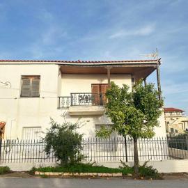 Ioanna's traditional apartment، فندق في إيليا لاكونياس