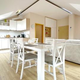 Old City Views - Luxury 2BDR Apt & Free Parking