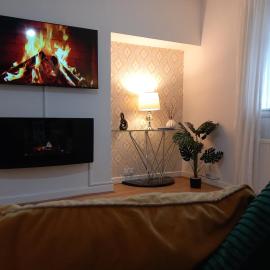 Douglas Apartment - Trains to Edin & Glasgow - Private Parking, hotelli kohteessa Airdrie