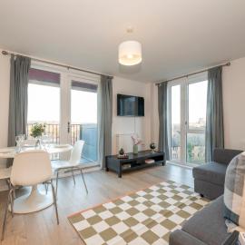 Top Floor Apartment – 2 Mins to Train Station Near London Museum - Pass the Keys