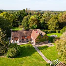 Gildridge Estate - Country home with tennis, Hot Tub, BBQ, Pool and Table Tennis, hotel a Chiddingly