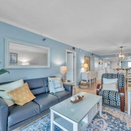 Cozy Coastal Condo with Pool And Stunning Gulf Views