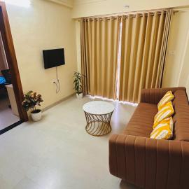 Robins Roost 2BHK Modern AC Flat in Wakad Pune, hotel in Méribel Village